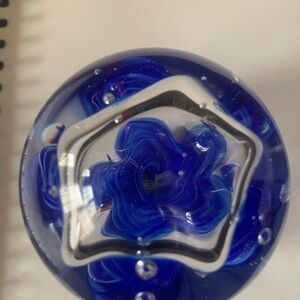 NEW IN BOX Dynasty Gallery Floral Hand Blown Glass Paperweight